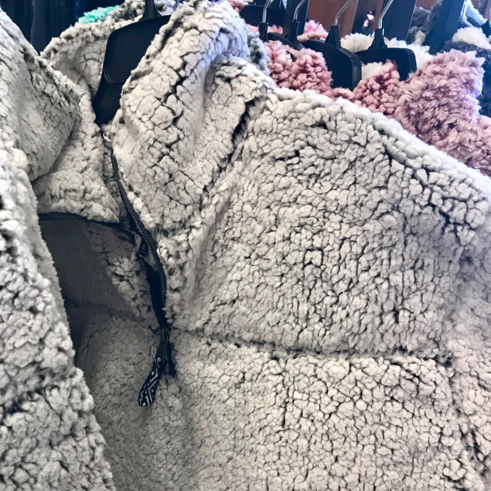 Sherpa pullover, size med! Only worn once!